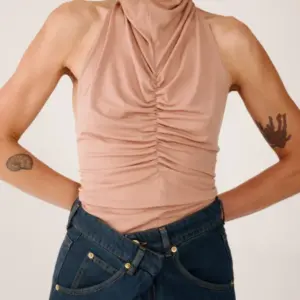 Vorne gerafftes Neckholder-Top