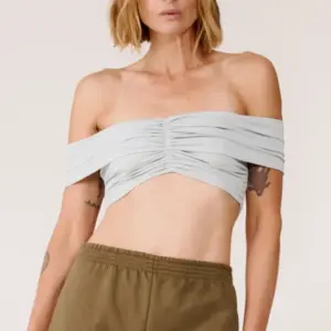 Kurzes Off-Shoulder-Top