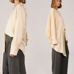 MATERIAL Luftiges Hemdblusenkleid mit Schal